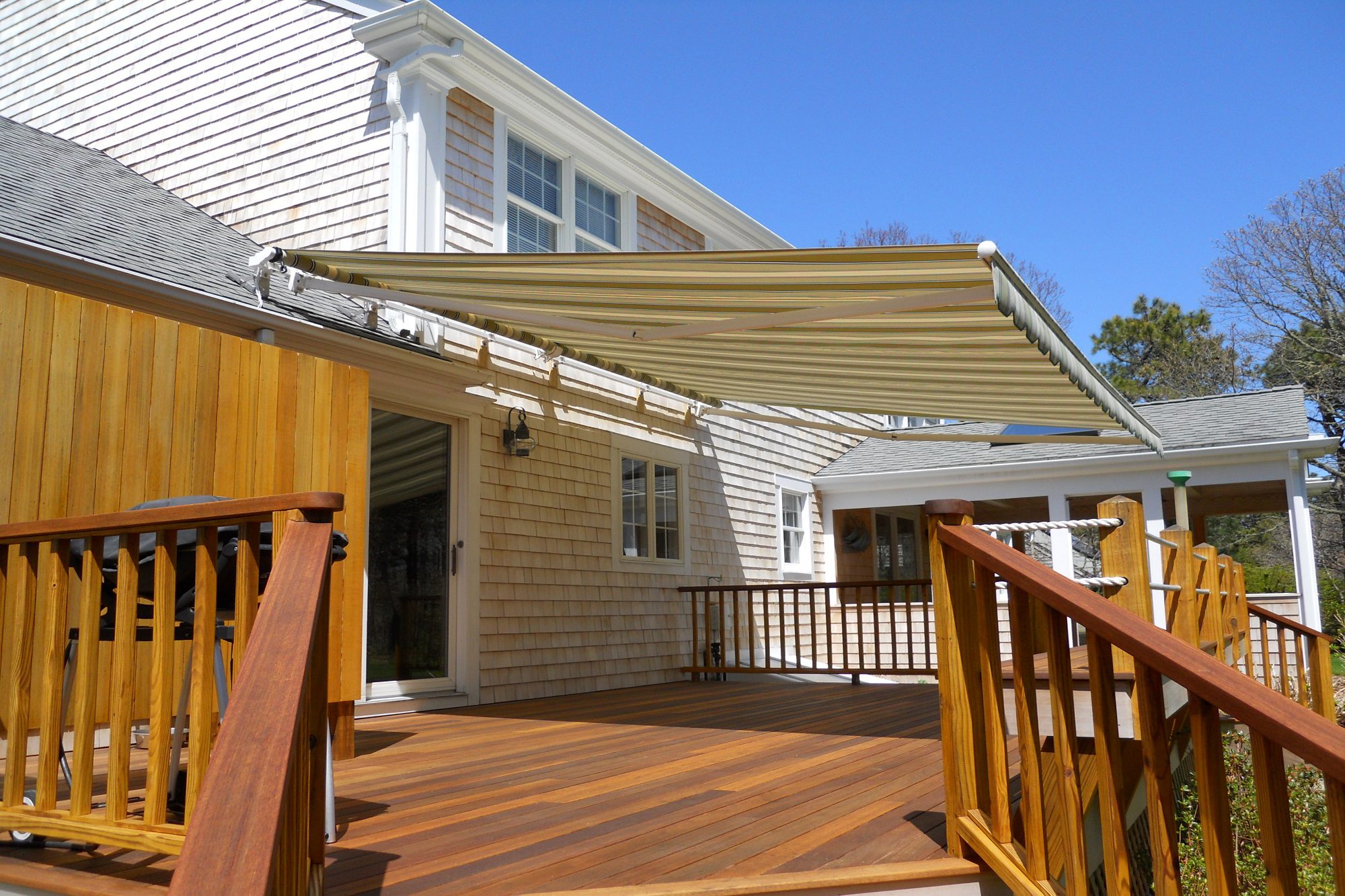 A Quick Guide To Roof Mounted Retractable Awning