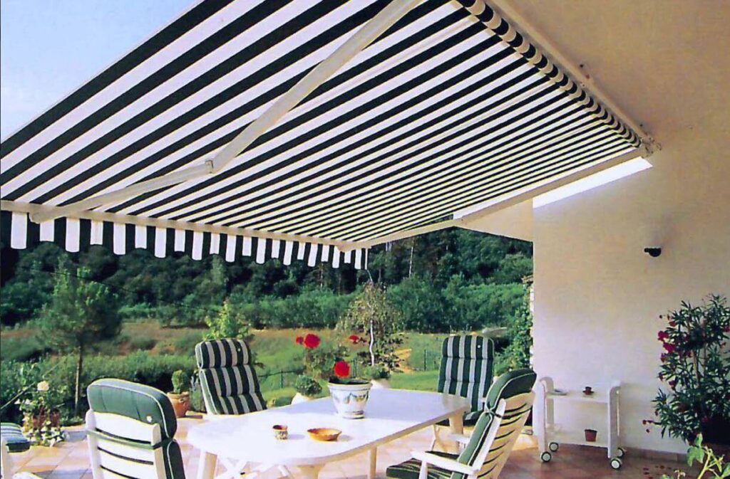 Eclipse retractable awning