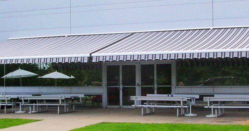 Madera commercial retractable awnings