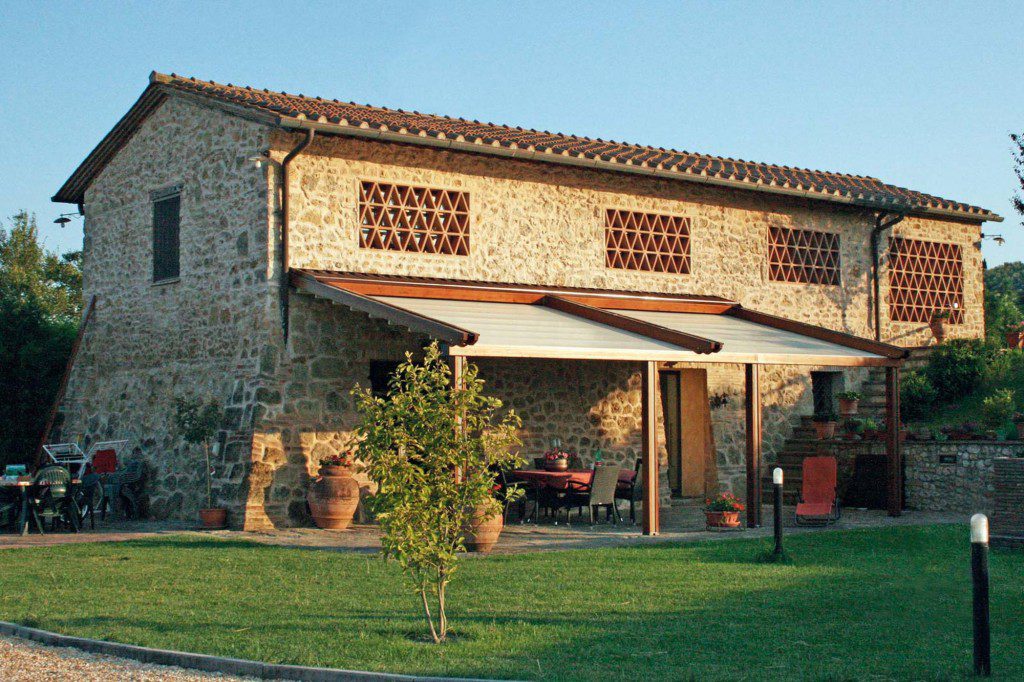 retractable awning manufacturers