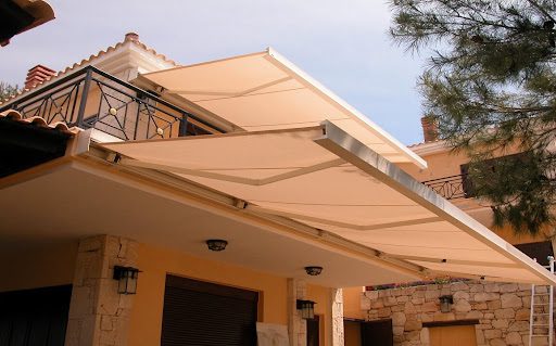 retractable awnings work